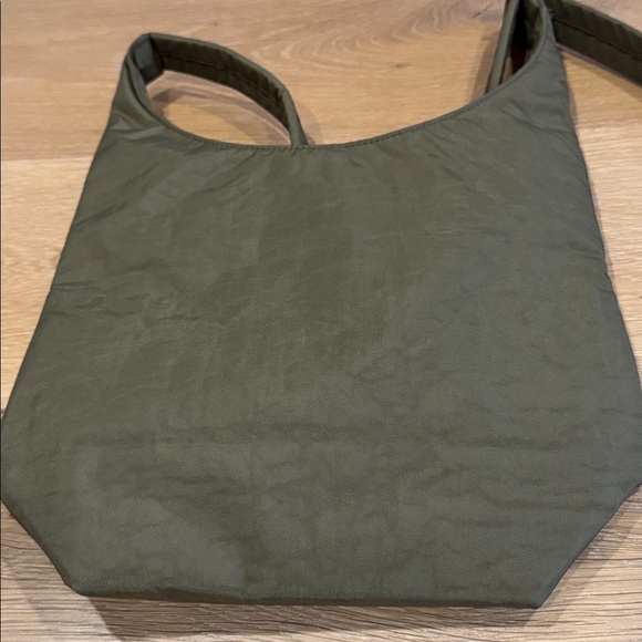 BAGGU Small Nylon Sling Bag - Picture 4 of 8